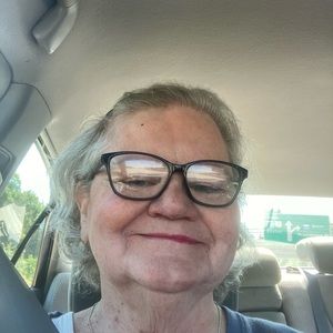 Meet your Posher, Cynthia